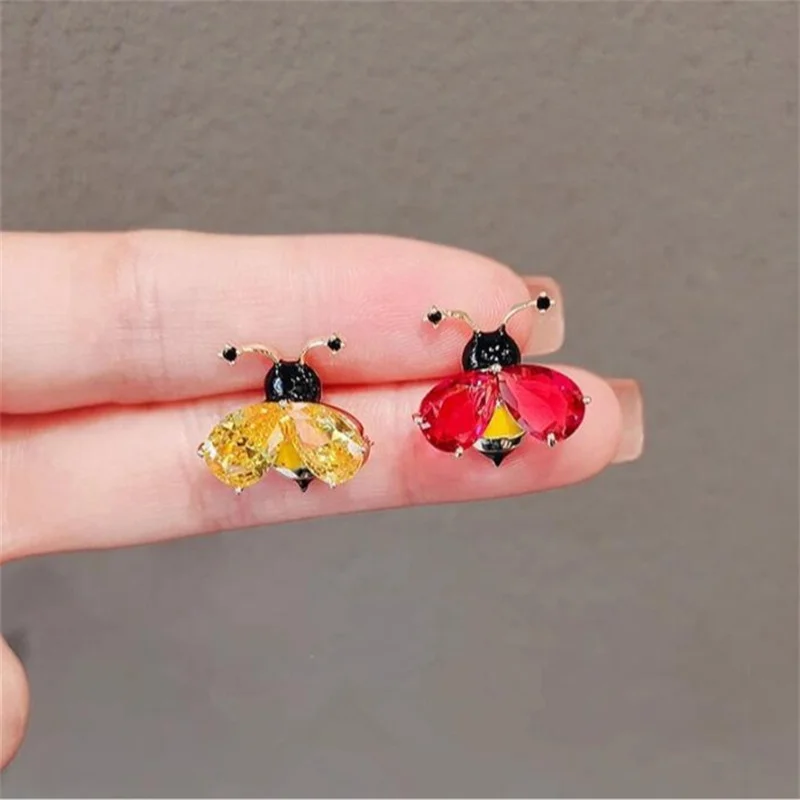 1Pc Cute Little Bee Brooch for - đánh giá và giá Women'S Accessories Trends 2026